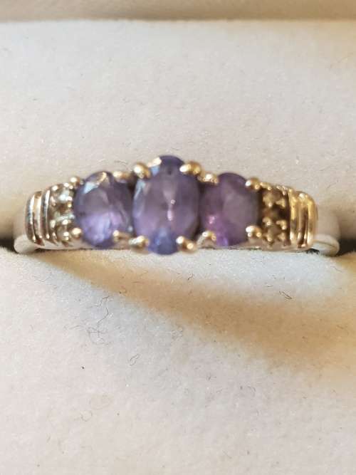 9ct white gold & Tanzanite ring- 0.74 carats