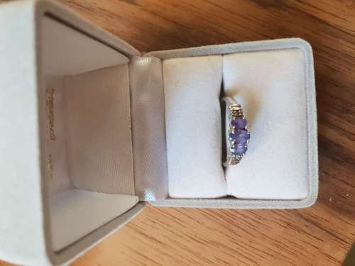 9ct white gold & Tanzanite ring- 0.74 carats