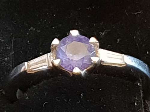 18ct gold Genuine Tanzanite and Diamond ring