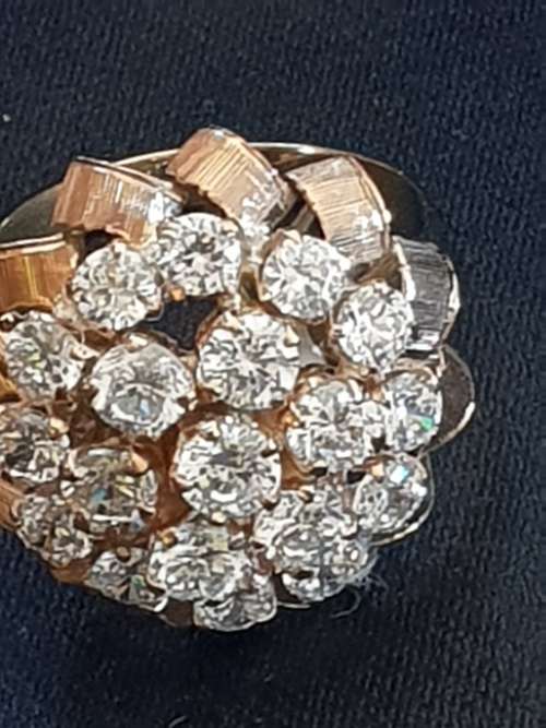 Stunning 9ct yellow gold and Cubic Zirconia ring