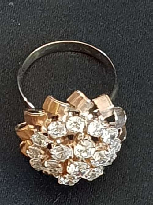Stunning 9ct yellow gold and Cubic Zirconia ring