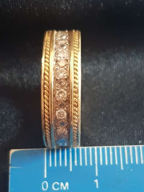 18ct Yellow gold thick and heavy ring with diamonds