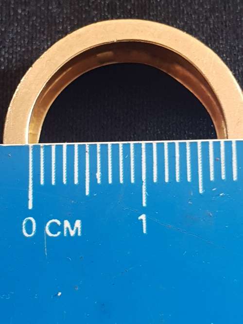 18ct Yellow gold thick and heavy ring with diamonds