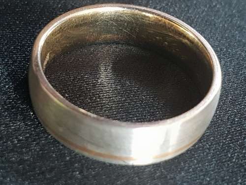 18ct gold 2 tone solid and heavy gents wedding band