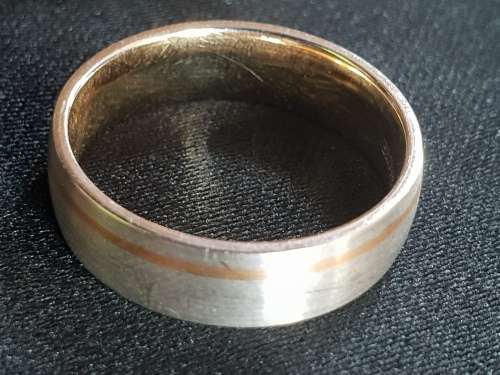 18ct gold 2 tone solid and heavy gents wedding band