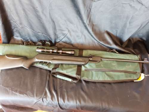 Hatsan 4.5mm Mod 70 1000fps Pellet gun including scope and rifle bag