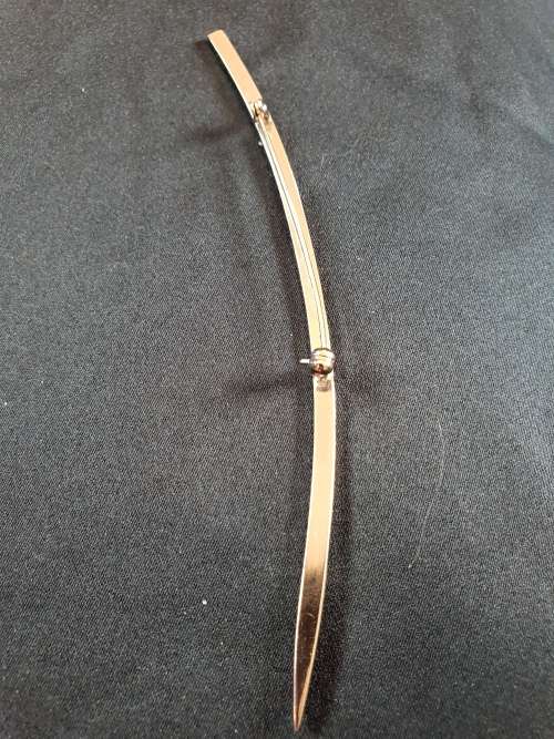 Extremely long shiny silver coloured brooch-14cm