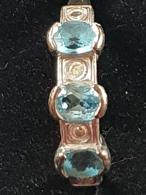 9ct white gold with blue Topaz and Diamond ring