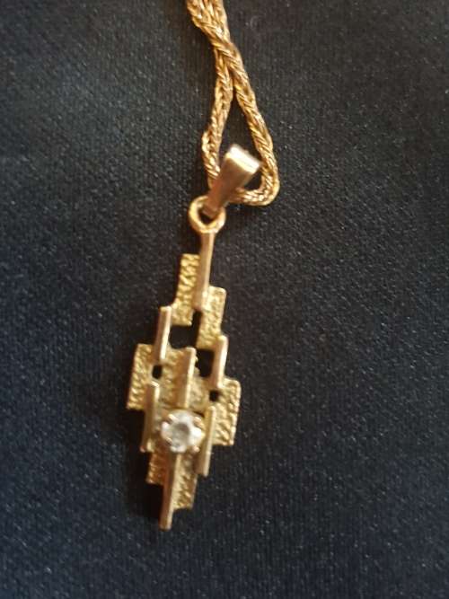 9ct yellow gold and C.Z necklace and pendant set