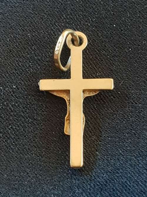 9ct yellow gold crucifix