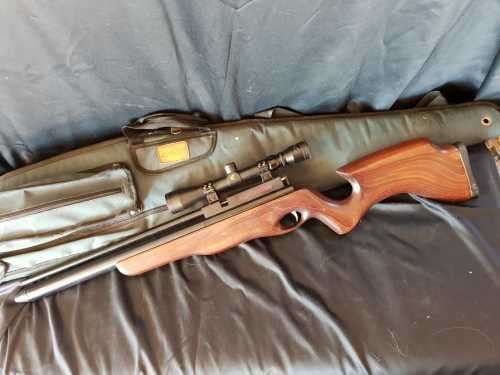 Airvolution Pellet Gun with scope and bag