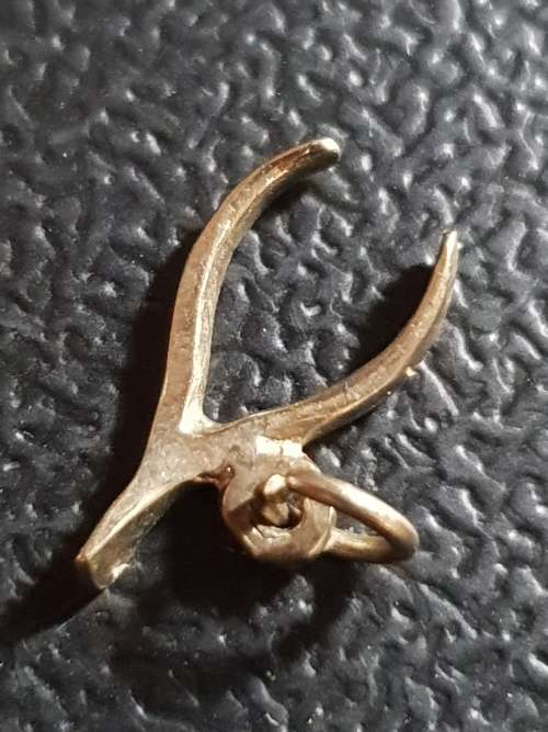 Genuine 9ct gold wish bone pendant