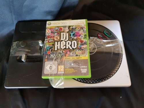 XBOX 360 DJ Hero turntable and start the party disk