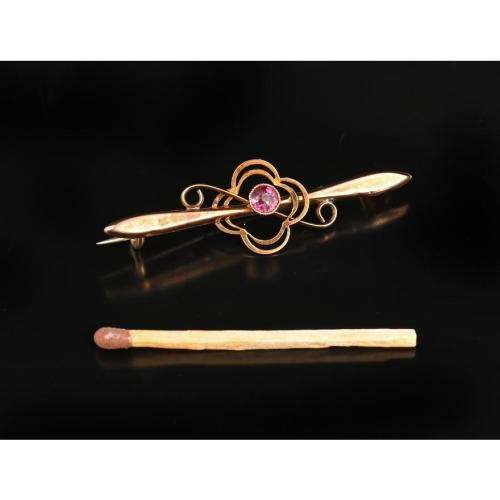 9ct gold bar brooch set with amethyst