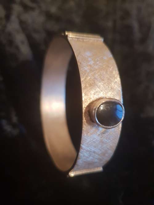 Sterling silver Bangle set with onyx