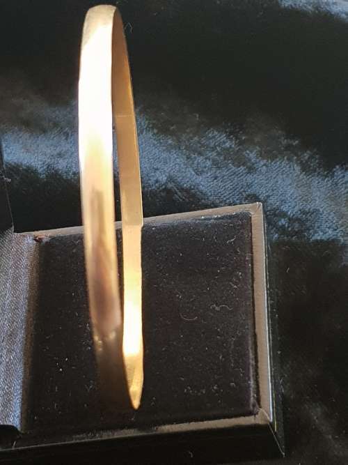 9CT GOLD BANGLE