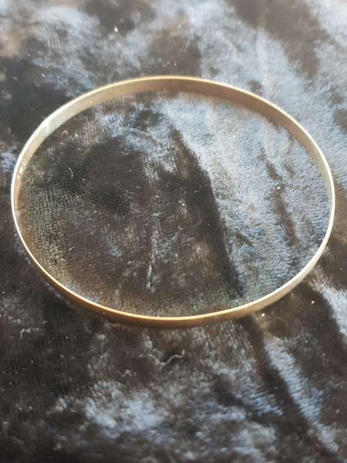 9CT GOLD BANGLE