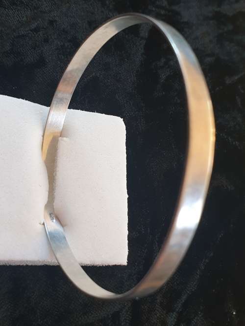 1 Sterling silver medium thickness bangle