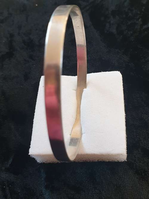 1 Sterling silver medium thickness bangle