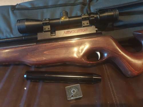 Airvolution Pellet Gun with scope and bag
