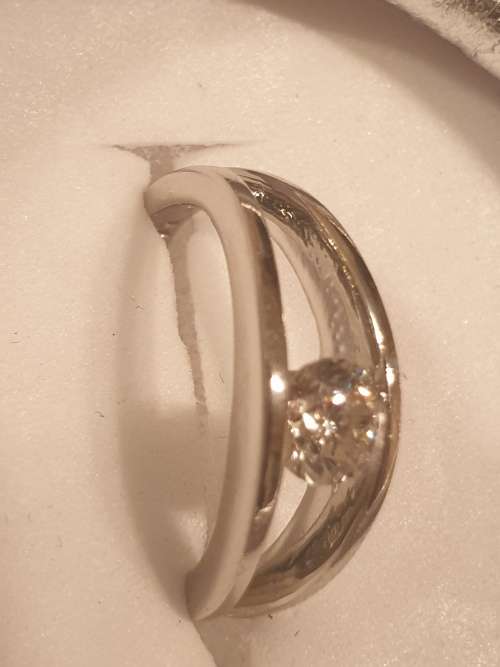 Platinum and 0.44 carat genuine Diamond solitaire Ring