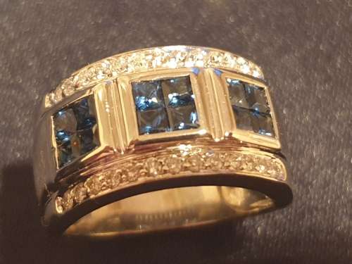 18ct Princess cut Sapphire`s and Diamond Ring of approx 0.98 carats