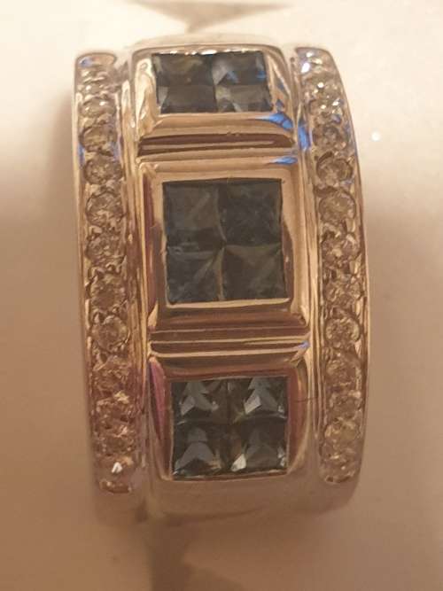 18ct Princess cut Sapphire`s and Diamond Ring of approx 0.98 carats