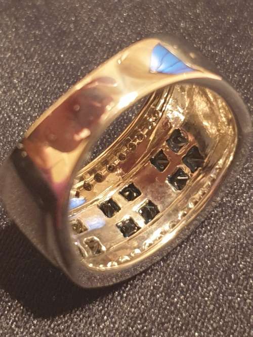 18ct Princess cut Sapphire`s and Diamond Ring of approx 0.98 carats