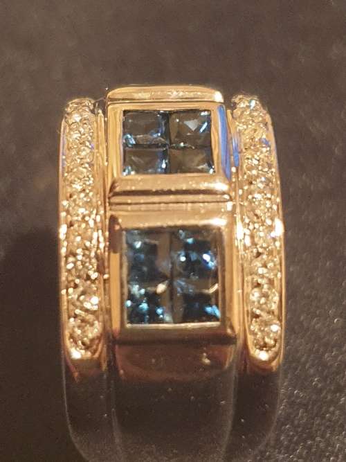 18ct Princess cut Sapphire`s and Diamond Ring of approx 0.98 carats