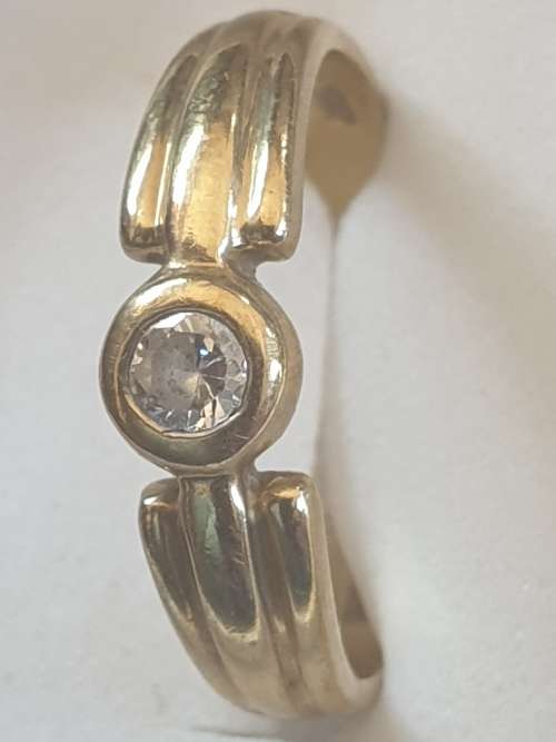 9ct gold and C.Z Ring