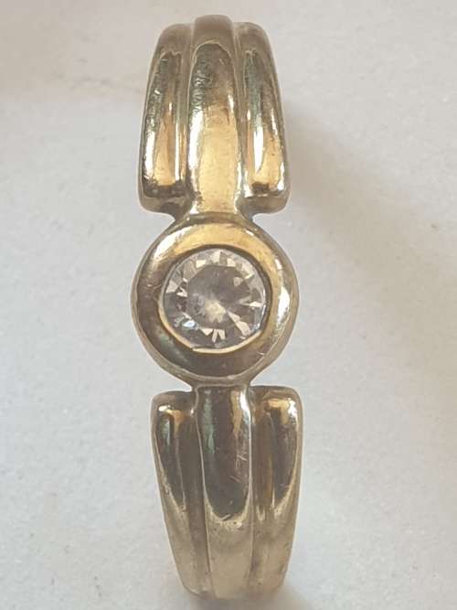 9ct gold and C.Z Ring
