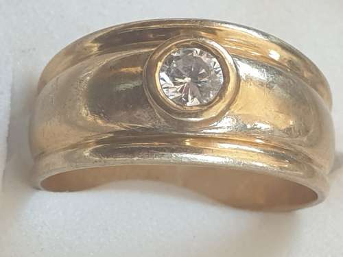 9ct yellow gold and cubic zirconia broad ring