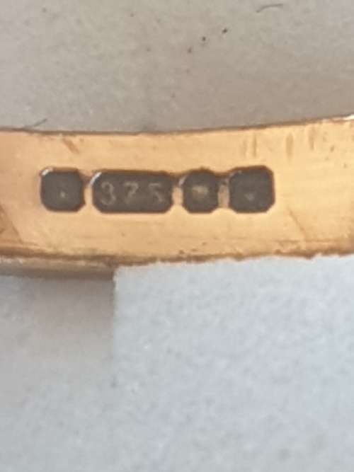 Vintage hallmarked 8xruby`s and 5xDiamonds set in 9ct yellow gold band