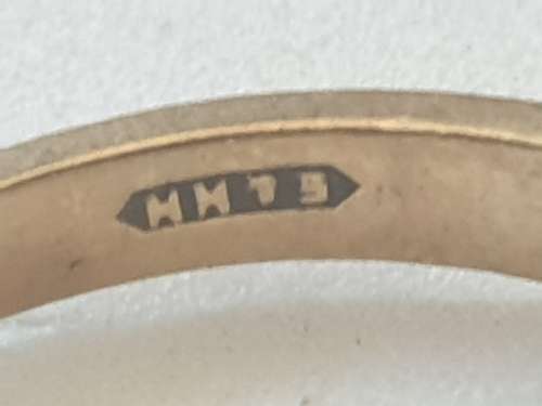 Vintage hallmarked 8xruby`s and 5xDiamonds set in 9ct yellow gold band