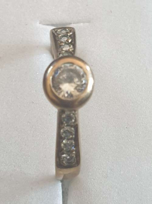 9ct and Cubic Zirconium  ring