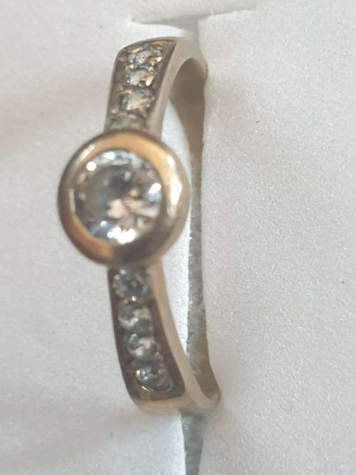 9ct and Cubic Zirconium  ring