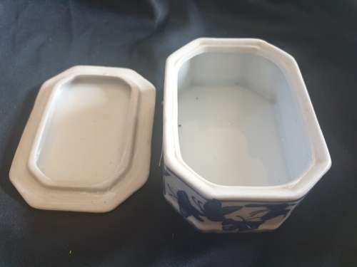 Genuine Ming blue and White Butterfly trinket box -Rectangular