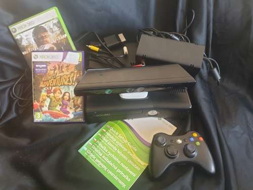 Xbox 360 console with 1 control, kinect and 2 games -model 1439