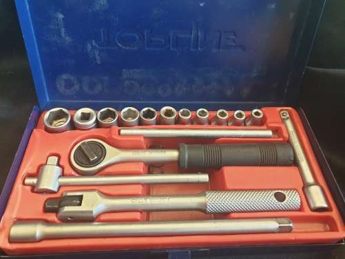 17pc Topline chrome vanadium socket set in metal case
