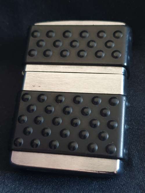Zippo 1999 black rubber grip regular chrome lighter