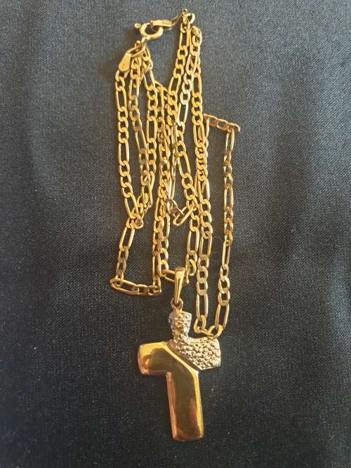 9ct Yellow gold chain with 9ct gold cross