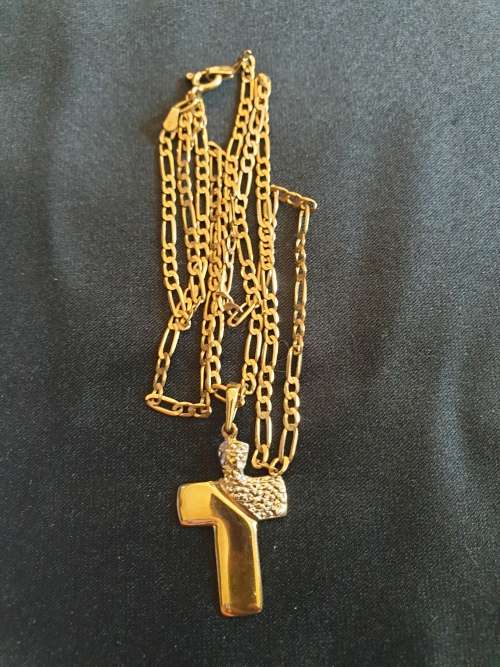 9ct Yellow gold chain with 9ct gold cross