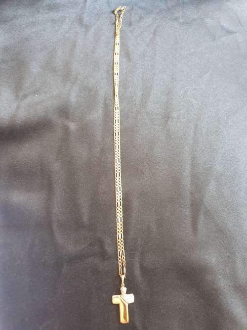 9ct Yellow gold chain with 9ct gold cross
