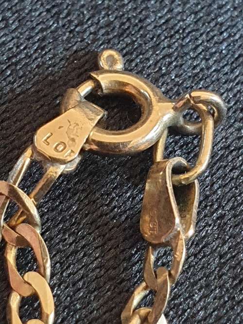 9ct Yellow gold chain with 9ct gold cross