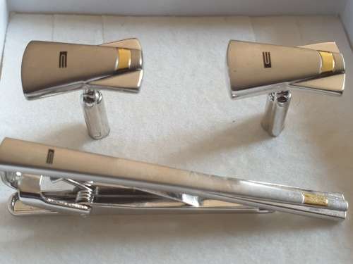 Stunning modern set of stainless steel and gold cufflinks and tie pin-unknown small monogram logo