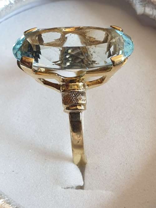 14ct yellow gold and large approx 11.0 carat Aquamarine