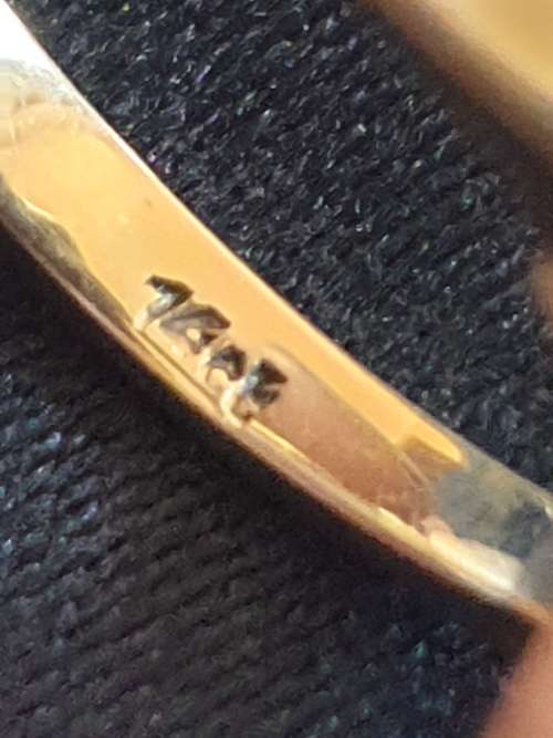 14ct yellow gold and large approx 11.0 carat Aquamarine