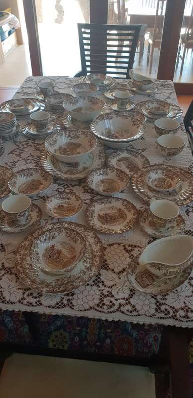 Highly Collectable Johnson Brothers Brown -coaching scene 89pc Dinner service in very good condition