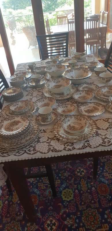 Highly Collectable Johnson Brothers Brown -coaching scene 89pc Dinner service in very good condition