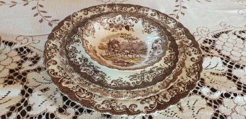 Highly Collectable Johnson Brothers Brown -coaching scene 89pc Dinner service in very good condition